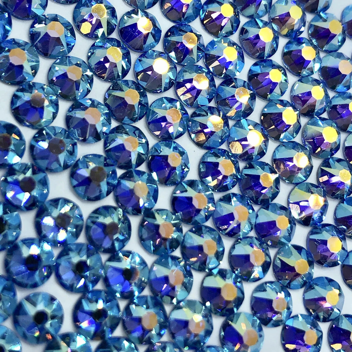 qiipii 3000pcs 5mm Crystal Light Blue Resin Rhinestones for Crafts Sky Blue Flatback Rhinestones Bulk SS20 Non-Hotfix Stones Diamonds Crystals Gems